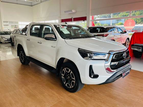TOYOTA HILUX 2.8 D-4D TURBO DIESEL CD SRX 4X4 AUTOMÁTICO
